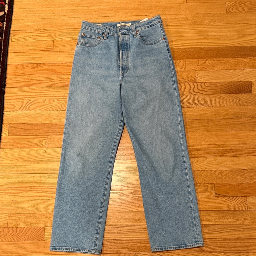 Levi's High-Rise Ribcage  Straight Jeans in Light Wash Blue